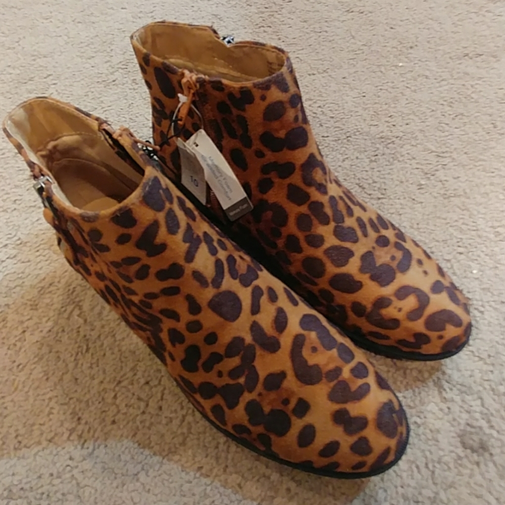 Brand New Women's Leopard Print Shorty Boots